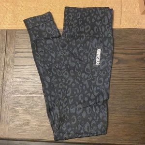 Gym shark leggings